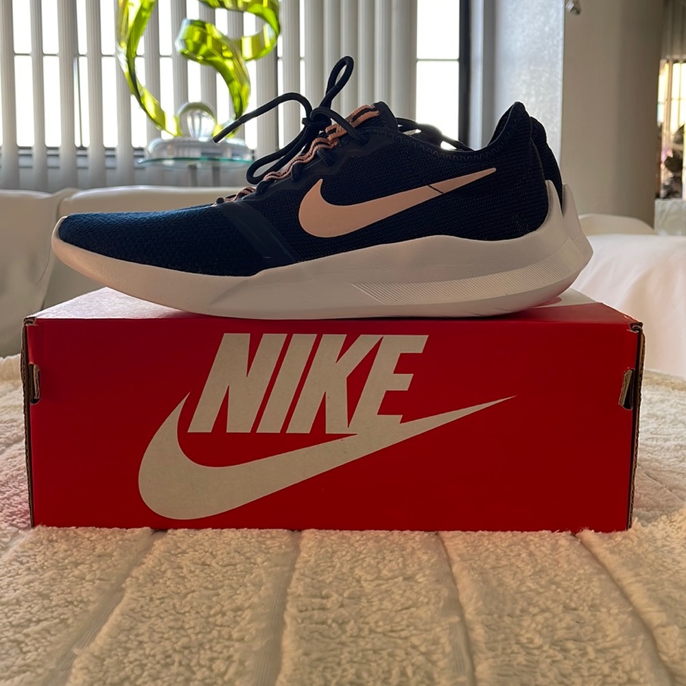 Nike Women’s VTR Comfort Mesh Running Shoes Midnight Navy Echo Pink Size 7